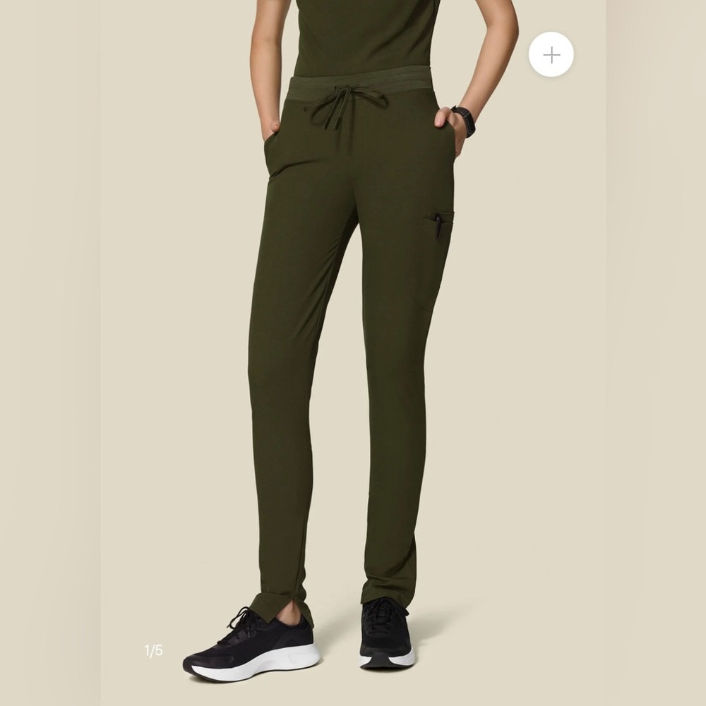 Mandala Scrubs 6 Pocket Slim Pants Olive. Size Medium/regular. New with tags